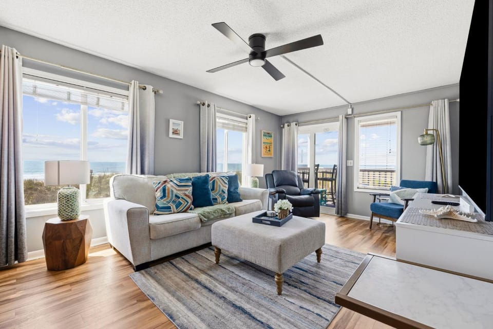 View (from property/room), Balcony/Terrace, Living room, Beach, Sea view