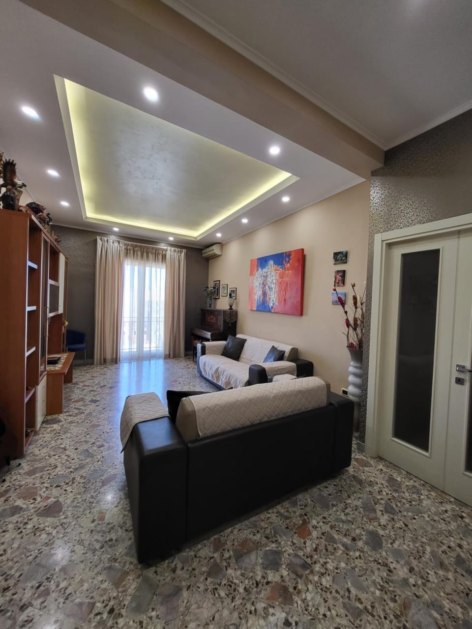 TV and multimedia, Photo of the whole room, Seating area, Bedroom, wardrobe