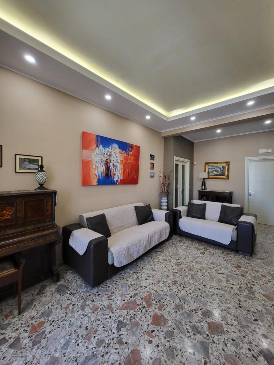 Living room, Photo of the whole room, Seating area