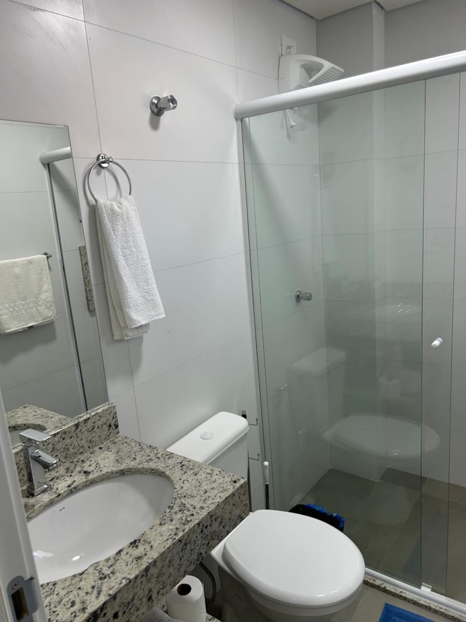Shower, Toilet, Bathroom, towels