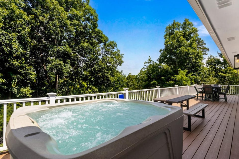 Shadow Ridge Retreat Villa in Pigeon Forge