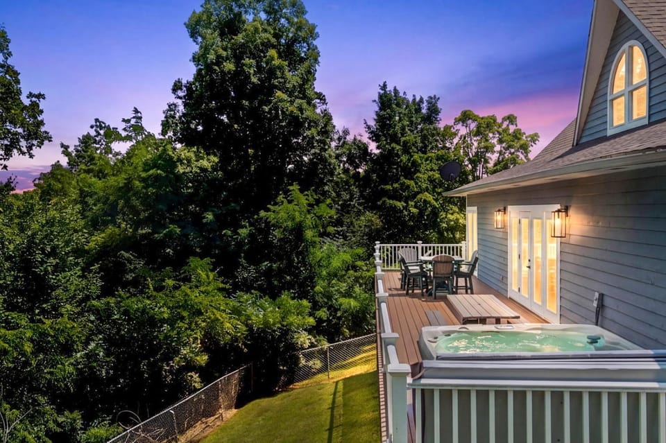 Shadow Ridge Retreat Villa in Pigeon Forge