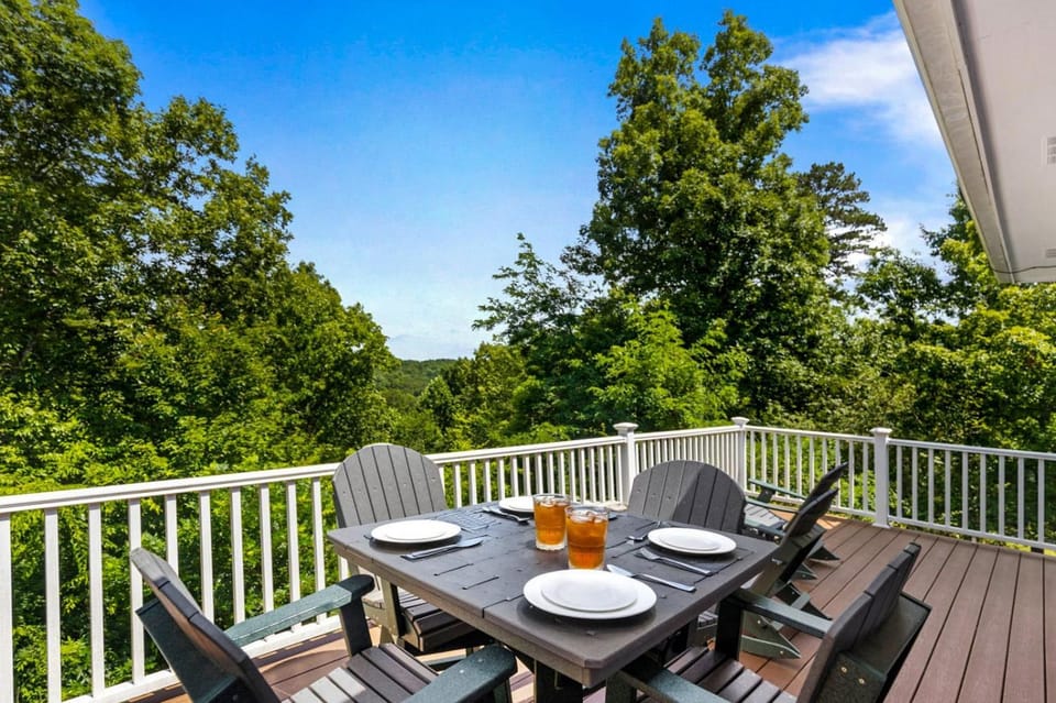 Shadow Ridge Retreat Villa in Pigeon Forge