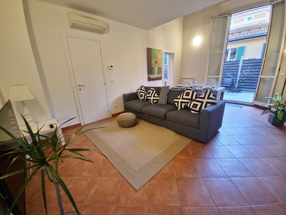 Living room, Seating area, air conditioner