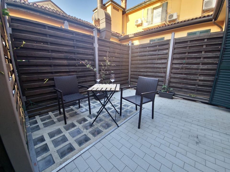 Patio, Day, Balcony/Terrace