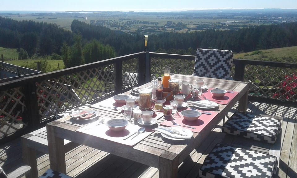 Area and facilities, Breakfast