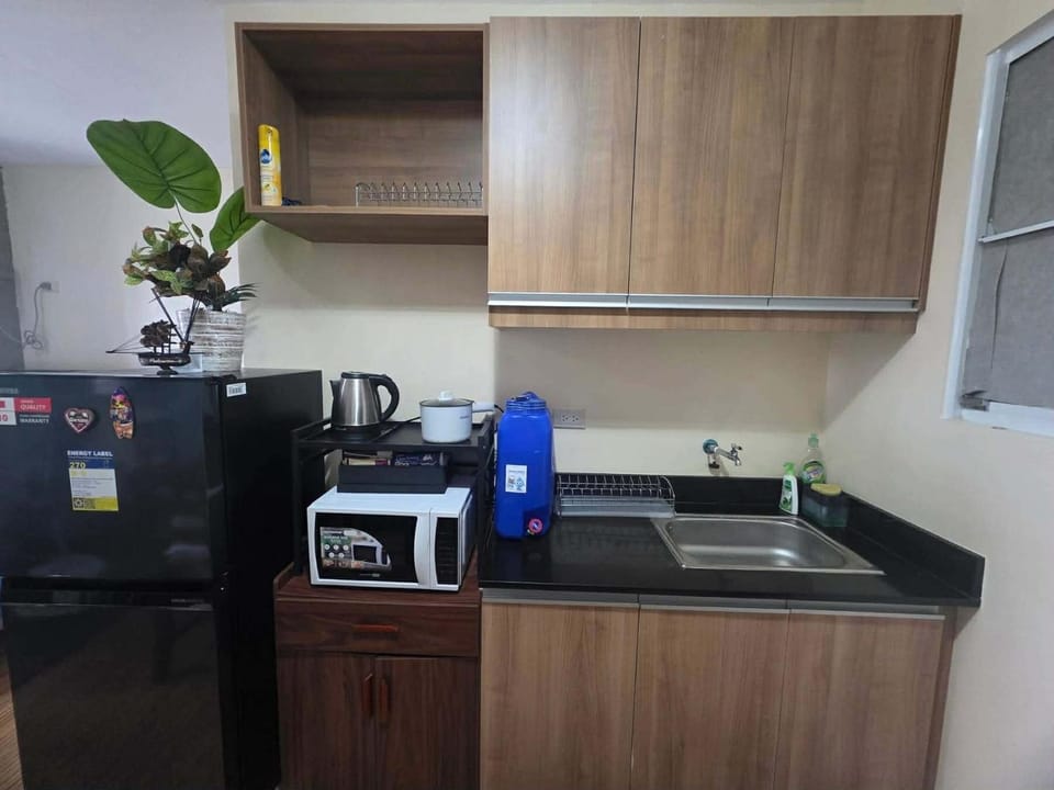 Coho The Hermosa - Staycation Studio Unit and Balcony View with Swimming Pool and Open Court access Apartment in Las Pinas