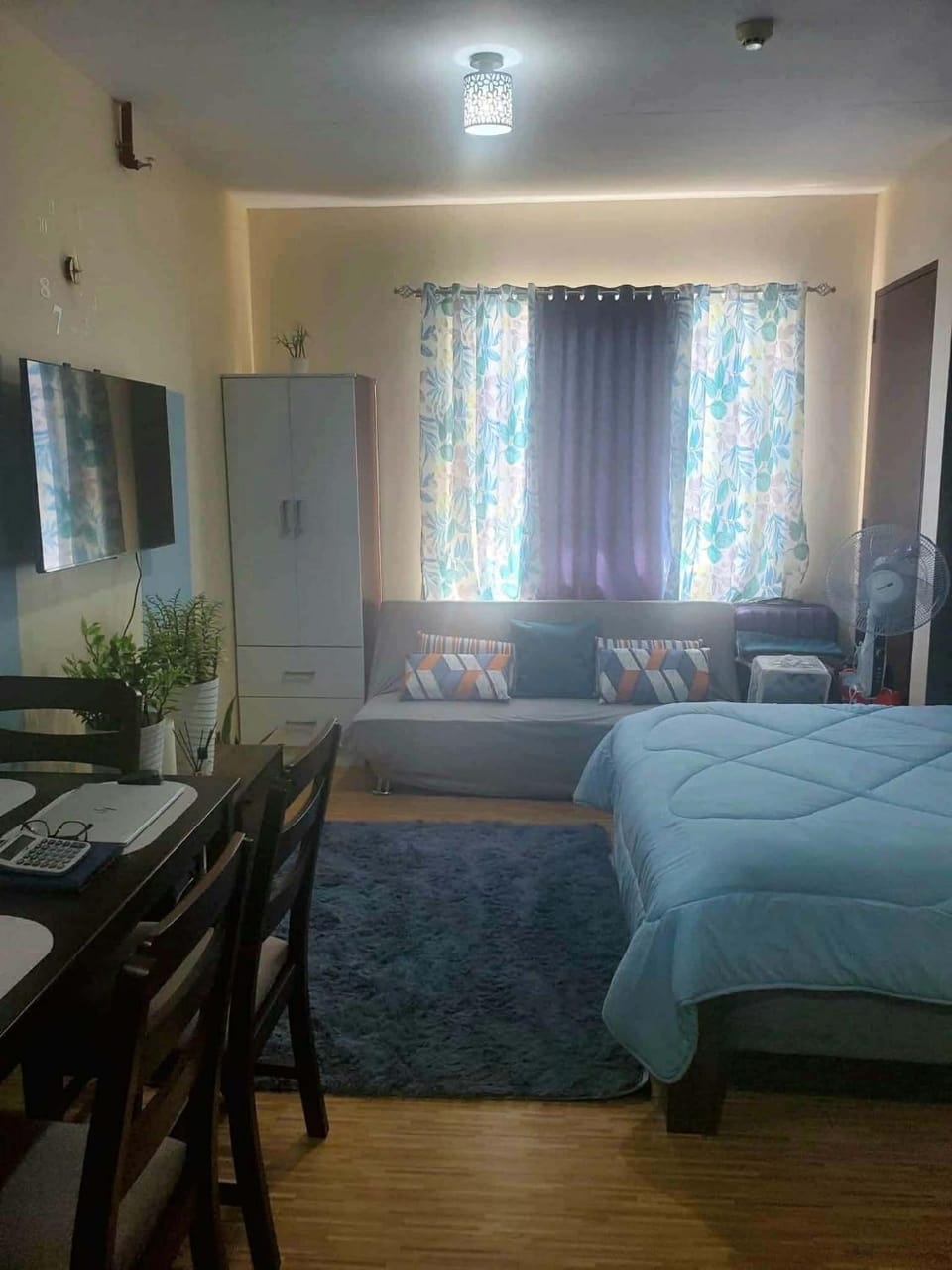 Coho The Hermosa - Staycation Studio Unit and Balcony View with Swimming Pool and Open Court access Apartment in Las Pinas