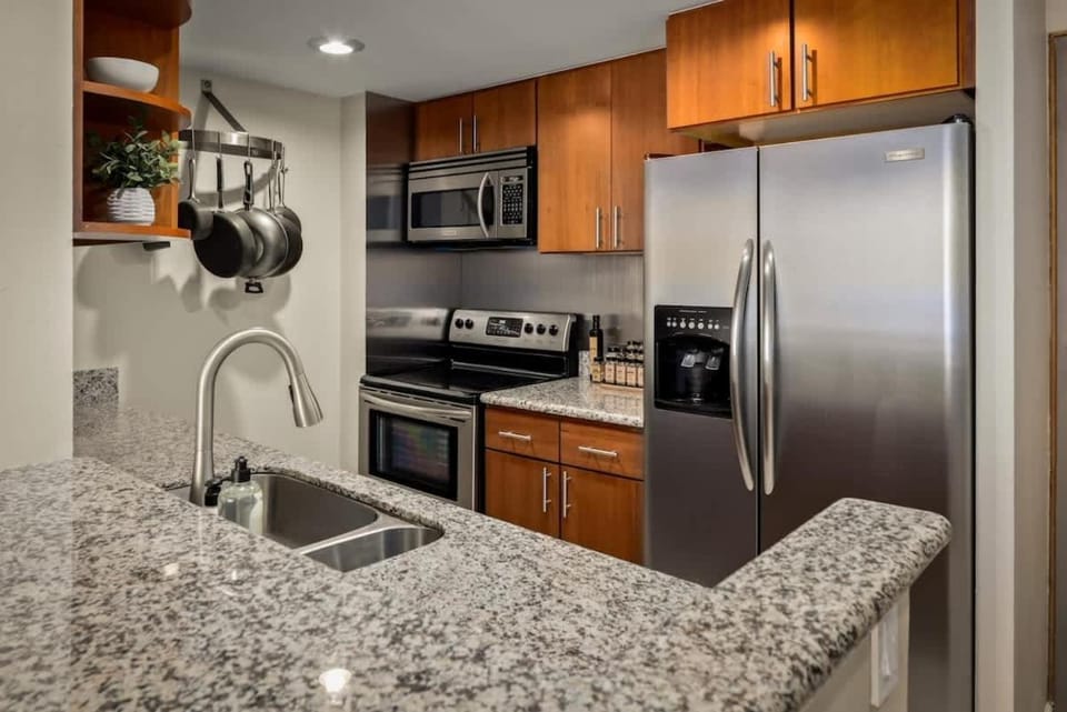 Urban Gallery Loft - King Bed - Larimer Square House in LoDo