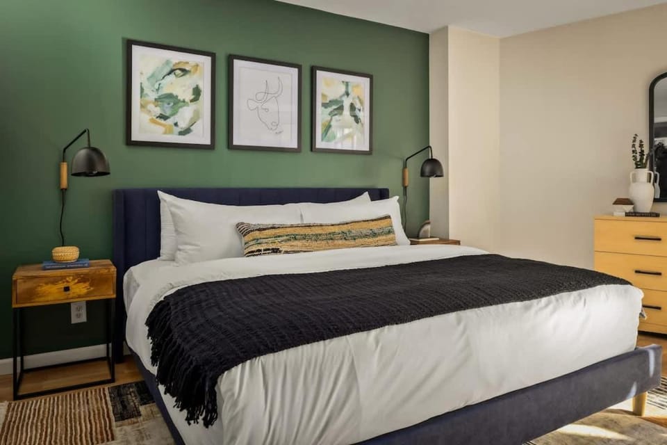 Urban Gallery Loft - King Bed - Larimer Square House in LoDo