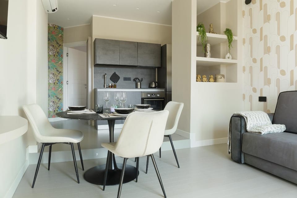 Kitchen or kitchenette, Living room, Seating area, Dining area