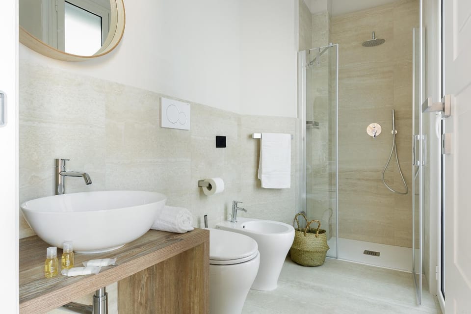 Shower, Toilet, Bathroom, bidet, towels