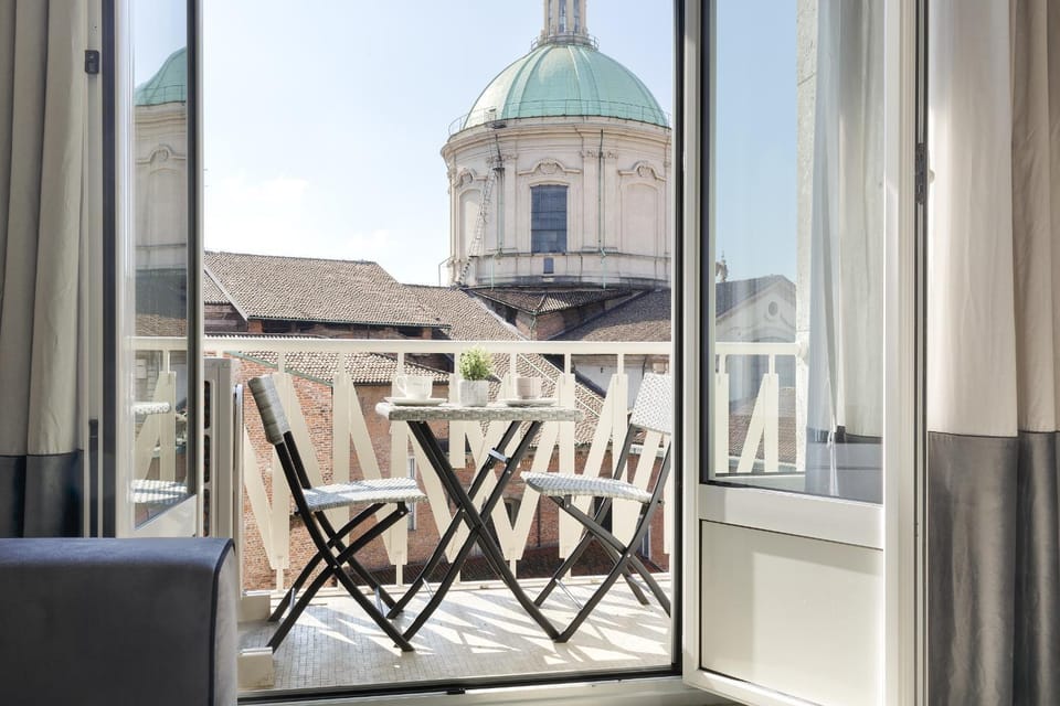 View (from property/room), City view, Inner courtyard view