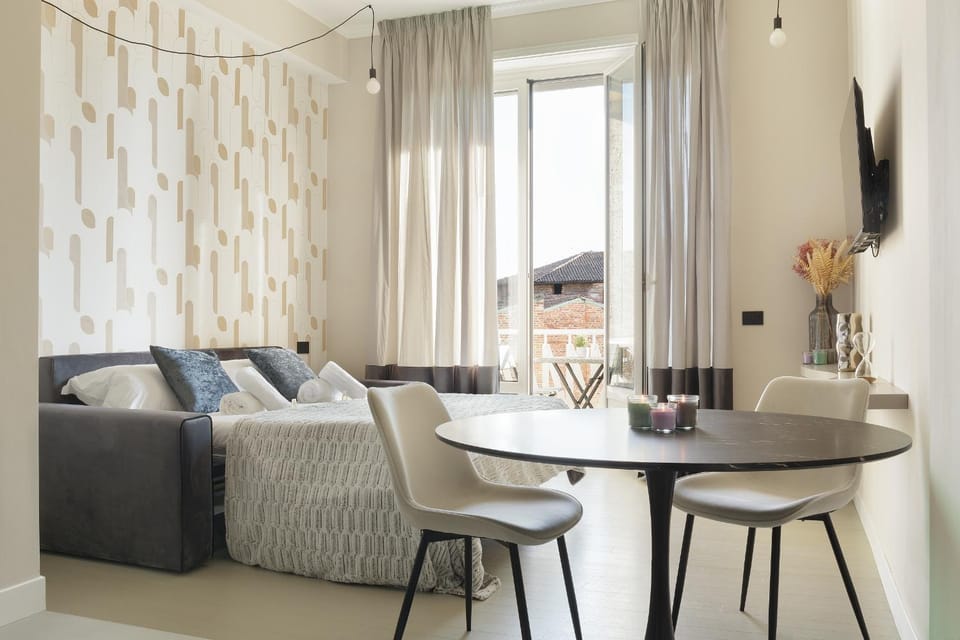 Bed, Living room
