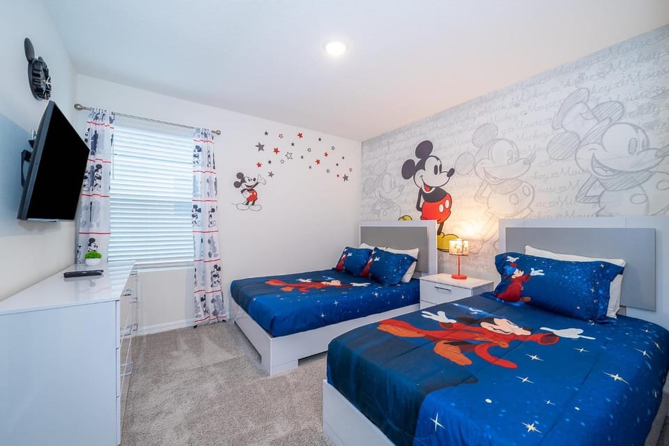 1969AN Villa 6 Beds 4.5 Baths with Private Pool & Spa House in Four Corners