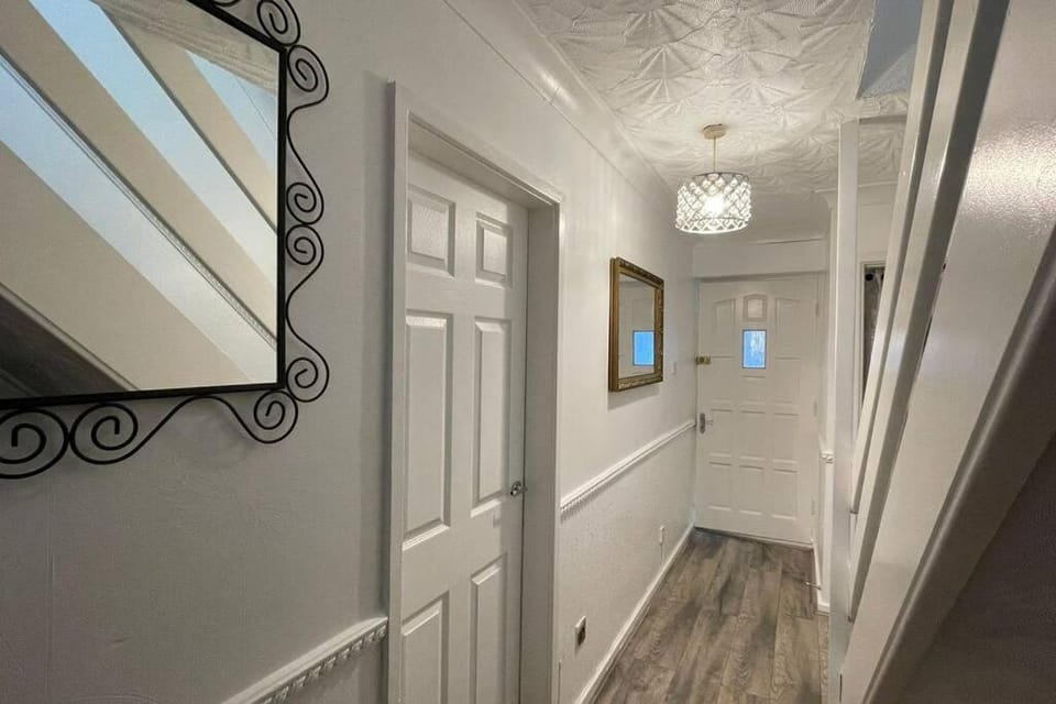 M6 Jct 10 Contractor Ready Nr Willenhall Walsall House in Walsall