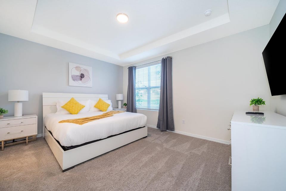 1652AL Townhouse 5 Beds & 4,5 Baths with Private Pool House in Four Corners