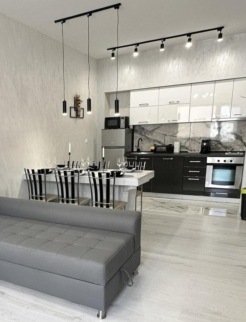 Kitchen or kitchenette, Living room, Seating area, Dining area, minibar, pet friendly, stove, toaster