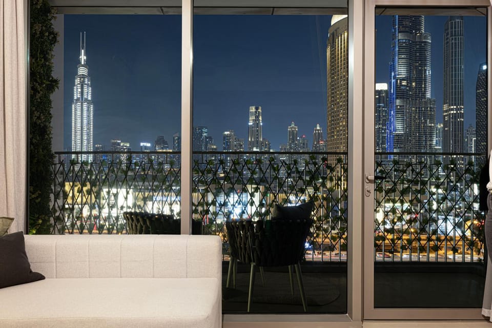 Night, View (from property/room), Balcony/Terrace, Living room, Seating area, City view