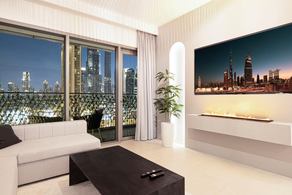 Communal lounge/ TV room, TV and multimedia, Living room, Seating area, Evening entertainment, City view
