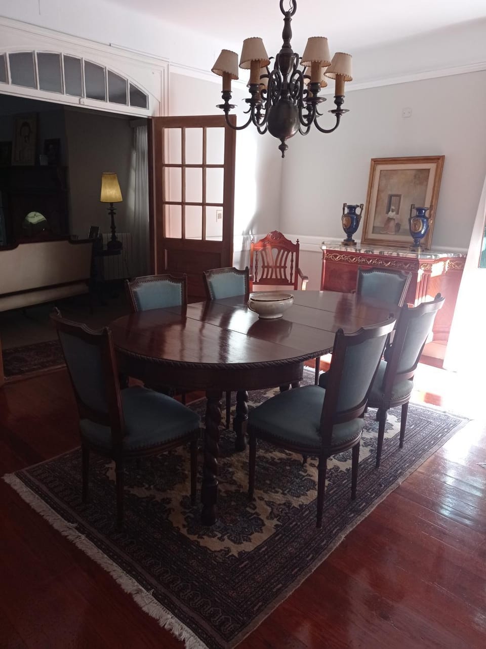 Seating area, Dining area