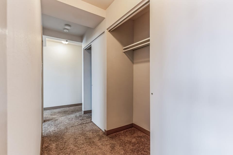 PP 1203 Corporate 1br, Pool, Free Parking, Gym Apartment in Harrisburg