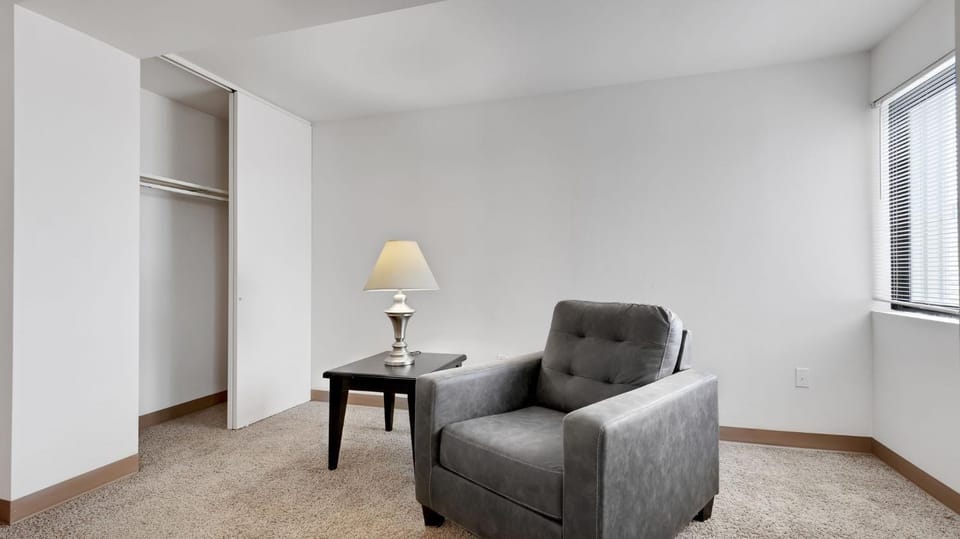 PP 1203 Corporate 1br, Pool, Free Parking, Gym Apartment in Harrisburg