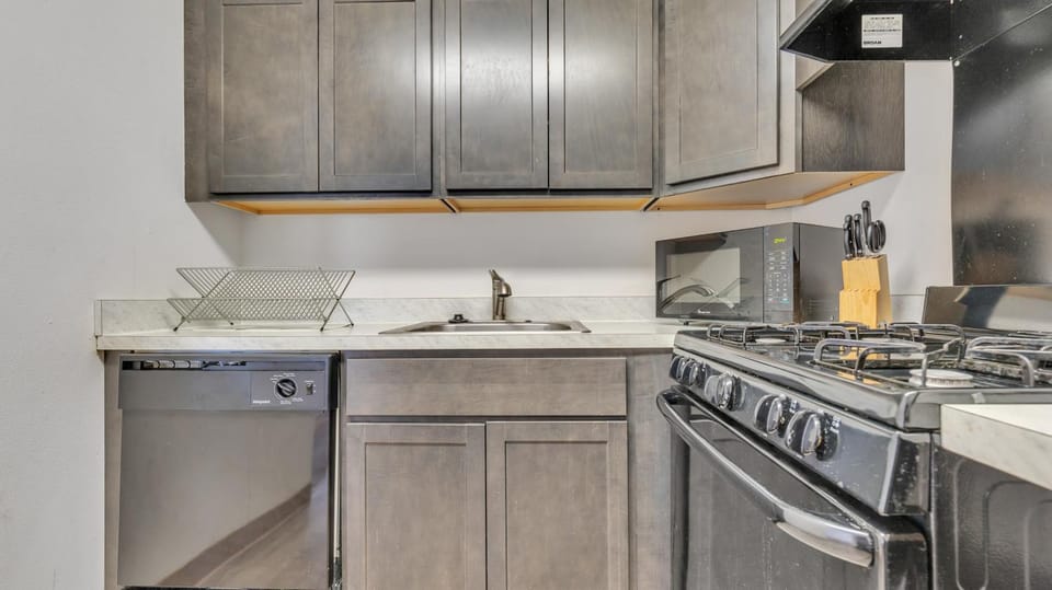 PP 1801 Modern Corporate 2br, pool, Gym Apartment in Harrisburg