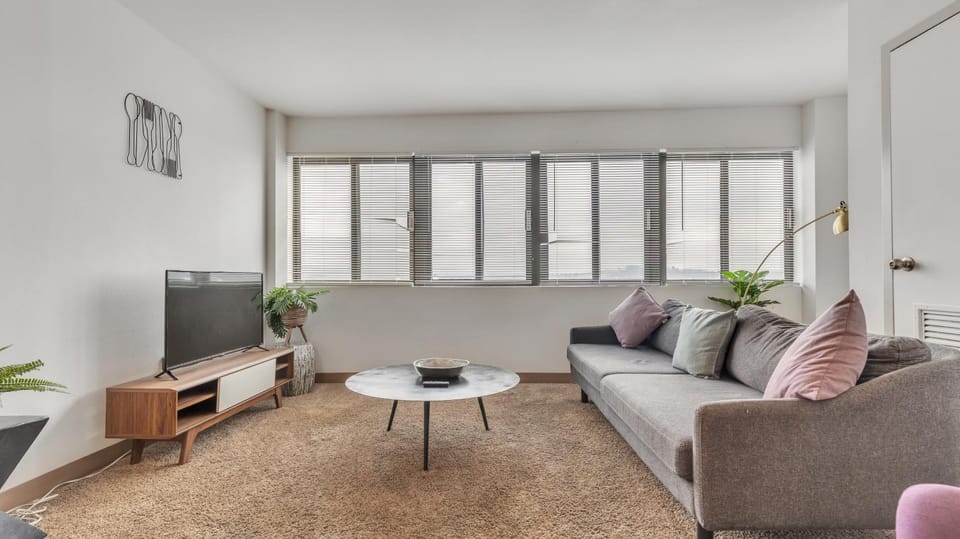 PP 1801 Modern Corporate 2br, pool, Gym Apartment in Harrisburg