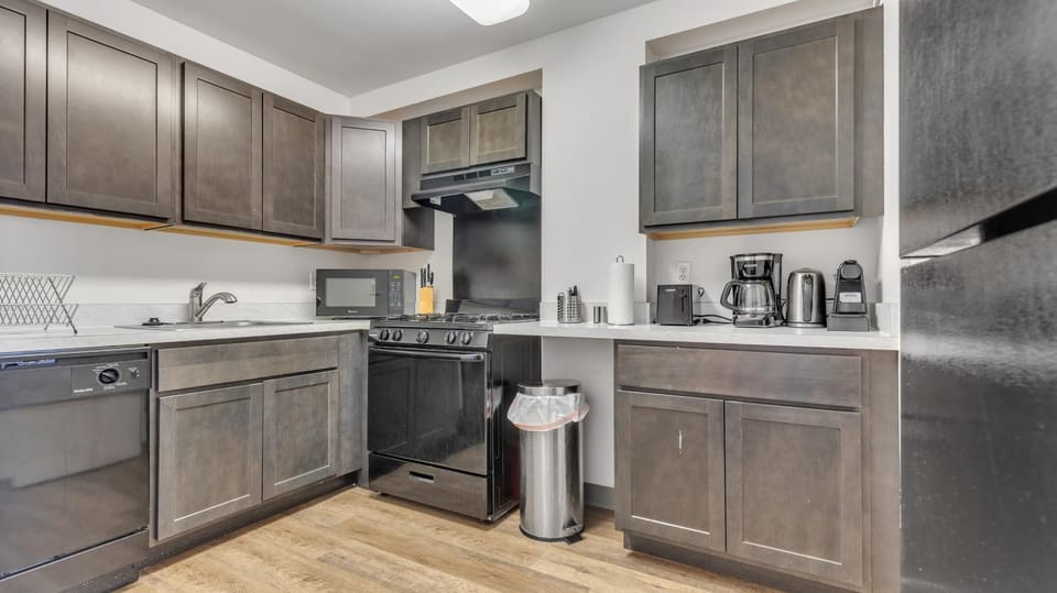 PP 1801 Modern Corporate 2br, pool, Gym Apartment in Harrisburg