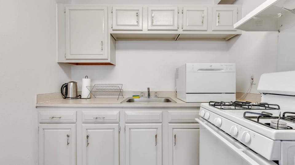 PP 514 City Chic in a Modern Studio Haven Apartment in Harrisburg