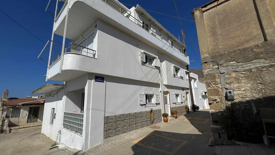Kagiabis' Nest House in Crete Region