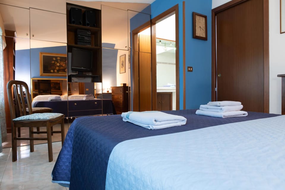 Bed, Photo of the whole room, Bedroom, towels, wardrobe