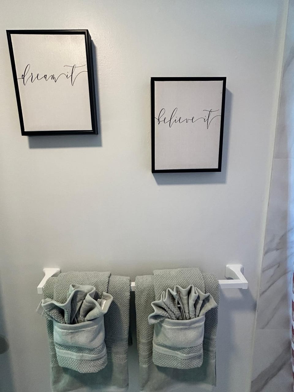 Bathroom, Decorative detail