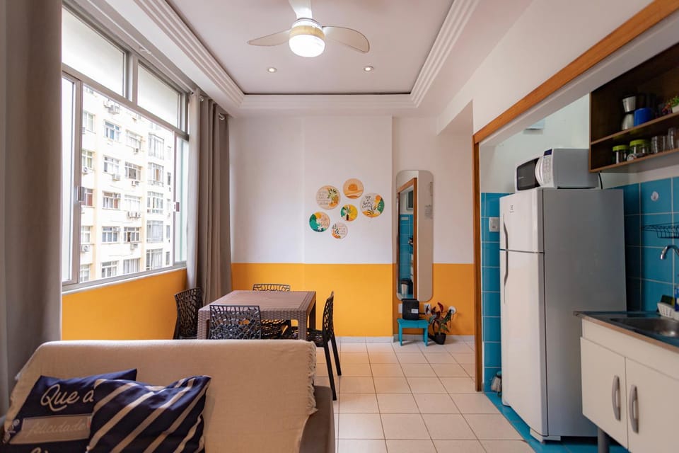 Kitchen or kitchenette, Seating area, Dining area