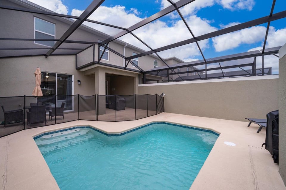 2472PB Townhouse 4 Beds & 3 Baths with Private Pool House in Kissimmee