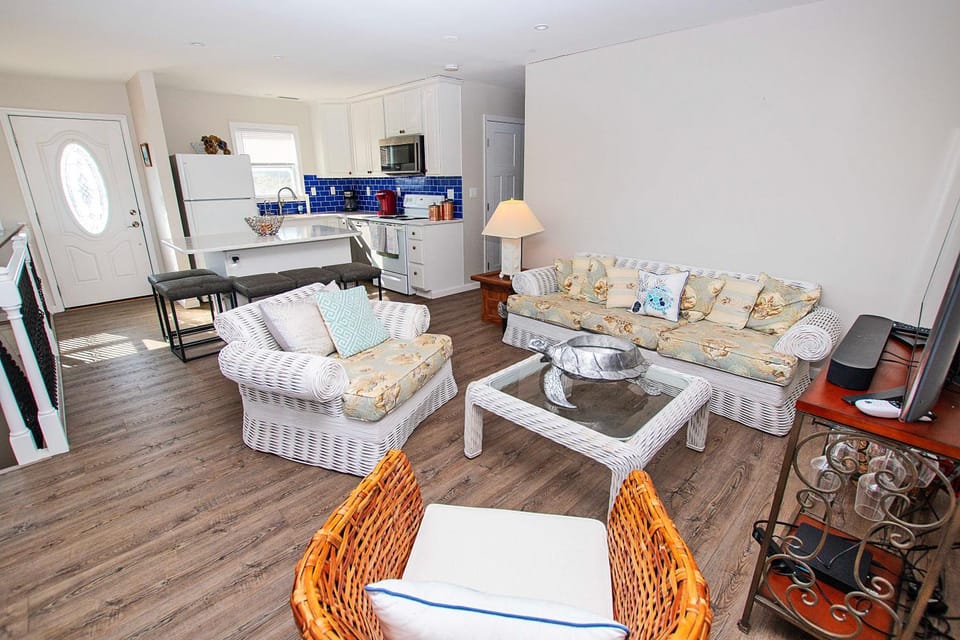 Oceanside, Wild Horses! Beach getaway, remote location, 4x1701, Sandy Paws Retreat House in Carova Beach