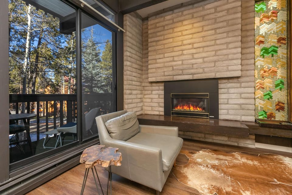 Tamarisk MidCentury Modern Walk To Main Street And Slopes Apartment in Breckenridge