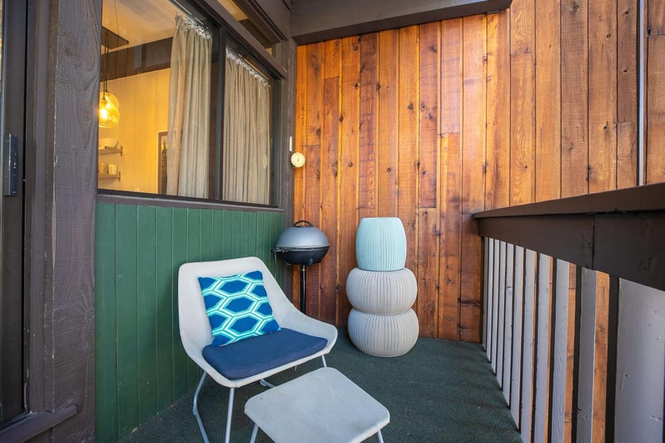 Tamarisk MidCentury Modern Walk To Main Street And Slopes Apartment in Breckenridge