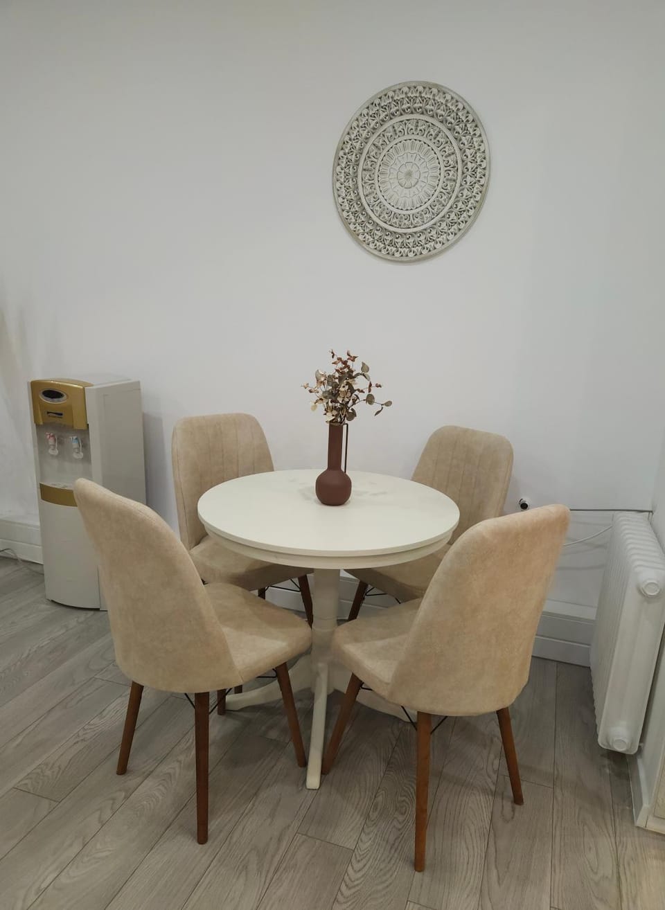 Seating area, Dining area