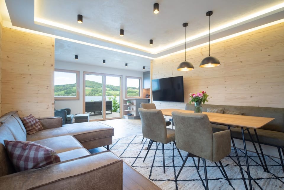 Exklusives Seehaus LAKEHOUSE in Bestlage mit privaten Sandstrand inklusive Boot, Kajak, SUP House in Berchtesgadener Land