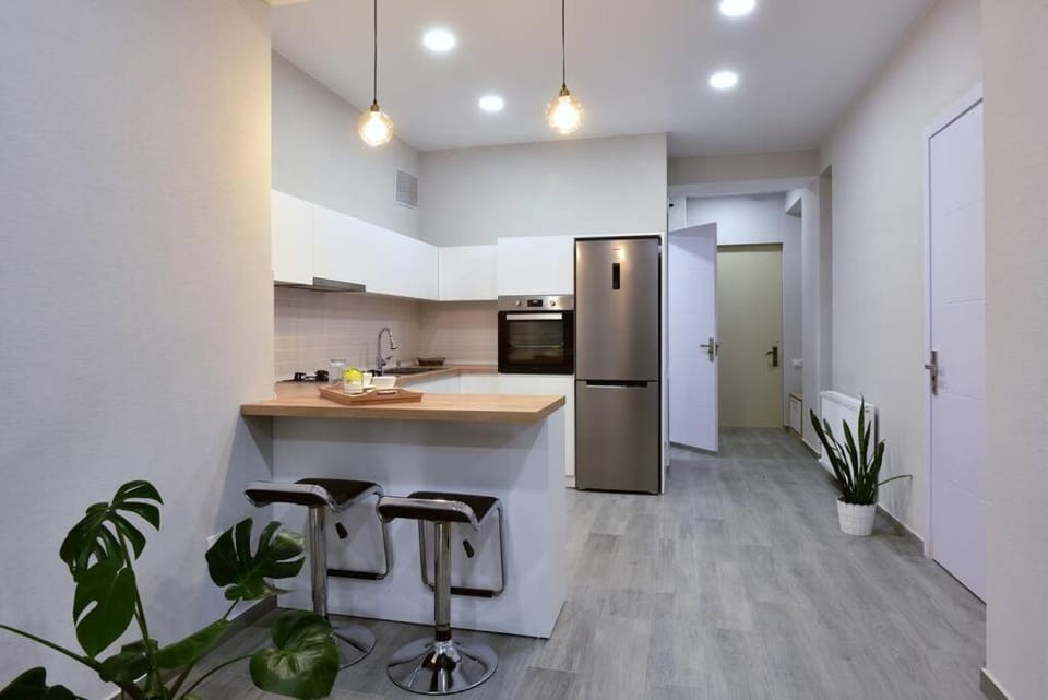 Kitchen or kitchenette, Dining area, oven, stove