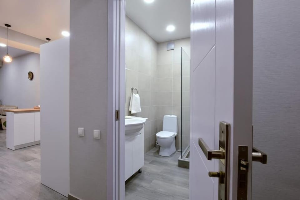 Shower, Toilet, Bathroom