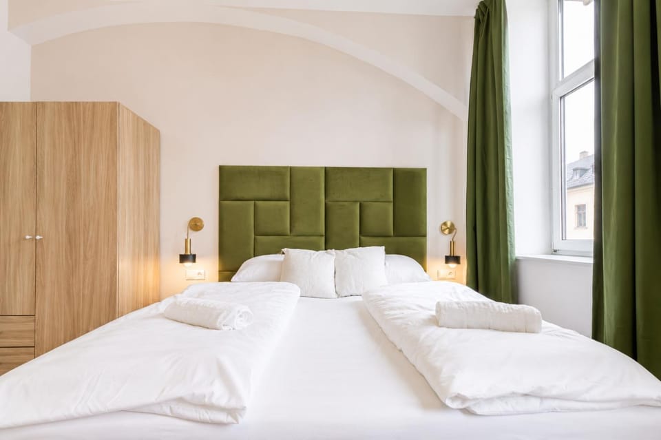 Bed, Bedroom, towels, wardrobe