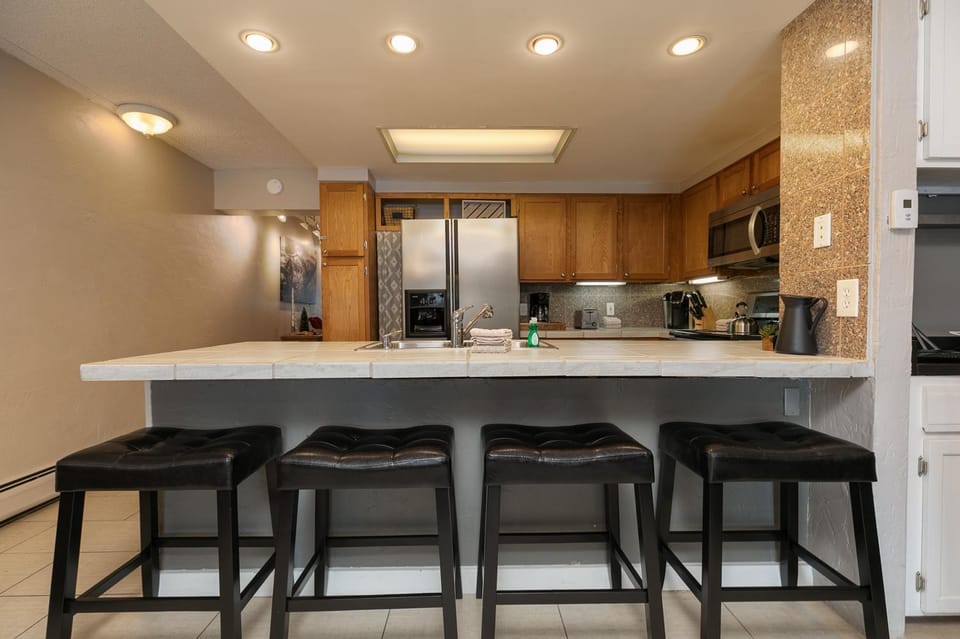 Claimjumper Retreat Townhome: Pool Hot Tub, Walk to Town Apartment in Breckenridge