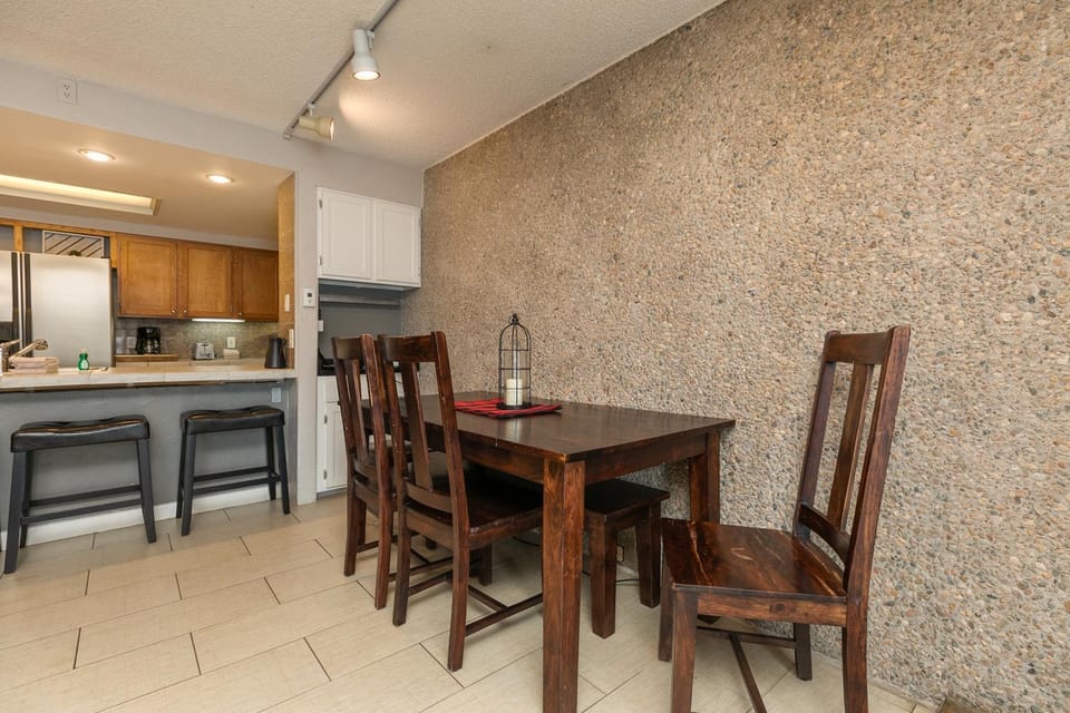 Claimjumper Retreat Townhome: Pool Hot Tub, Walk to Town Apartment in Breckenridge