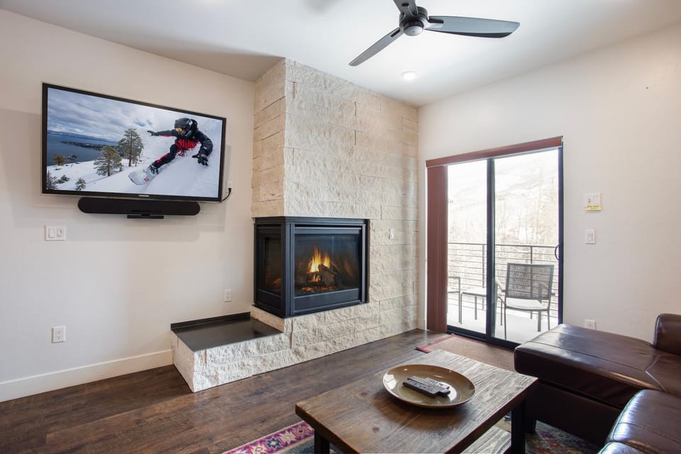 River West Buffalo Mountain Condo: On The Blue River Apartment in Silverthorne