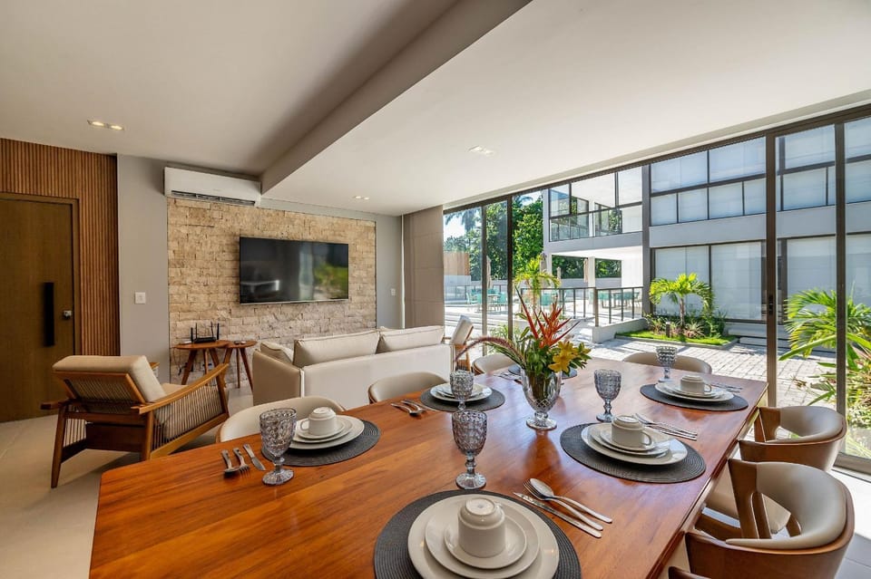 Communal lounge/ TV room, TV and multimedia, Living room, Seating area, Dining area, air conditioner