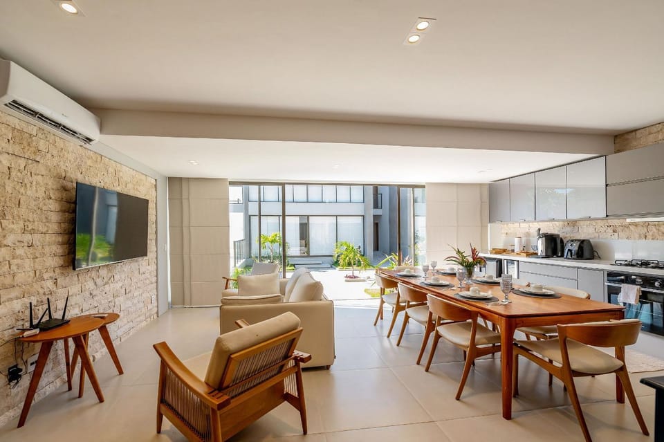 Communal lounge/ TV room, TV and multimedia, Kitchen or kitchenette, Living room, Seating area, Dining area, Evening entertainment, minibar, pet friendly, stove