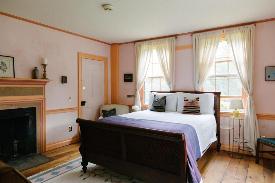Bed, Photo of the whole room, Bedroom, fireplace